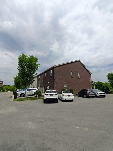 1715 Old Drakes Creek Rd, Hendersonville, TN 37075