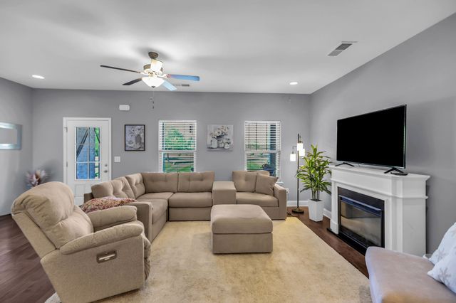 1715 Old Drakes Creek Rd, Hendersonville, TN 37075