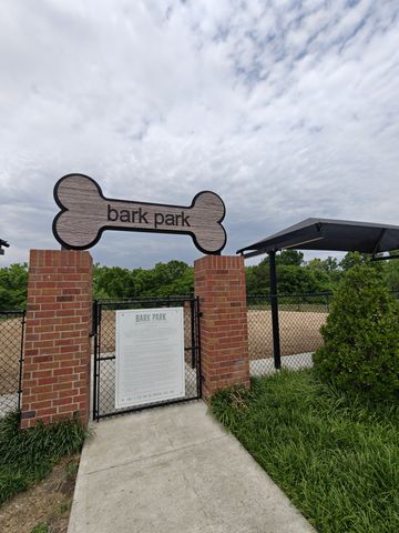 1715 Old Drakes Creek Rd, Hendersonville, TN 37075
