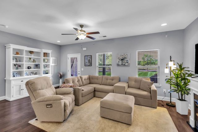 1715 Old Drakes Creek Rd, Hendersonville, TN 37075