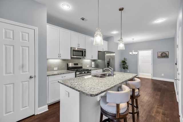 1715 Old Drakes Creek Rd, Hendersonville, TN 37075