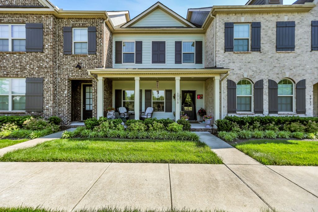 1715 Old Drakes Creek Rd, Hendersonville, TN 37075