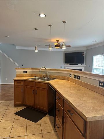 828 jennifer Lane, High Point, NC 27265