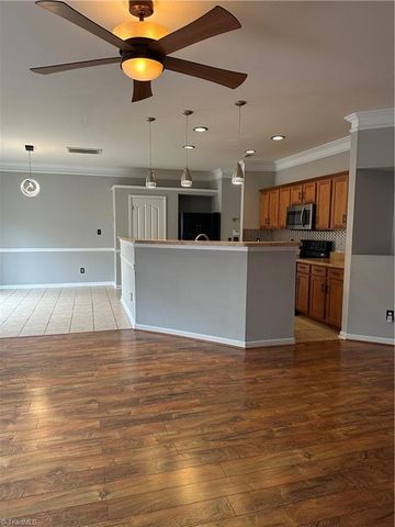 828 jennifer Lane, High Point, NC 27265