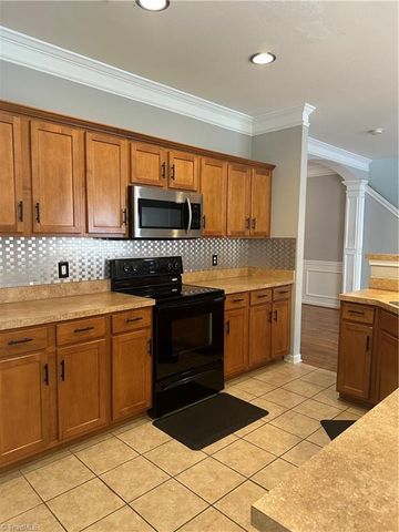 828 jennifer Lane, High Point, NC 27265