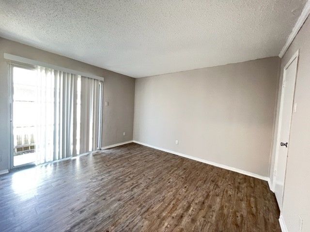 8928 Greenmound Avenue, Dallas, TX 75227