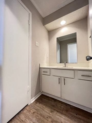 8928 Greenmound Avenue, Dallas, TX 75227