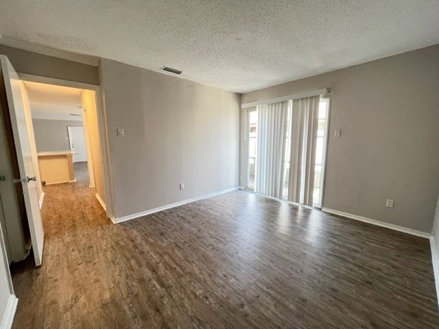 8928 Greenmound Avenue, Dallas, TX 75227