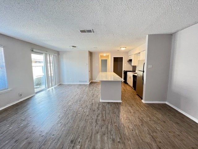 8928 Greenmound Avenue, Dallas, TX 75227