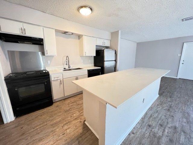 8928 Greenmound Avenue, Dallas, TX 75227