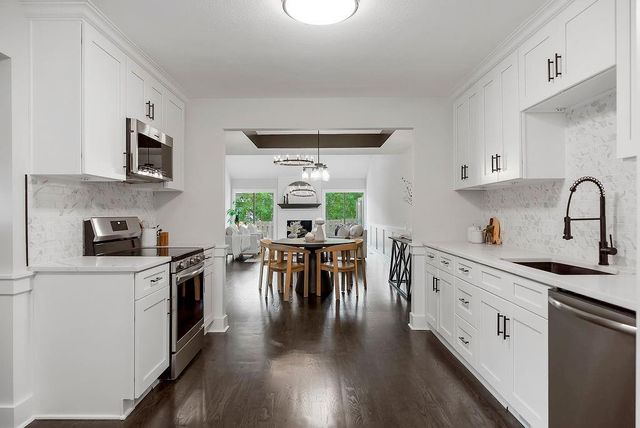 4309 W 112th Terrace, Leawood, KS 66211