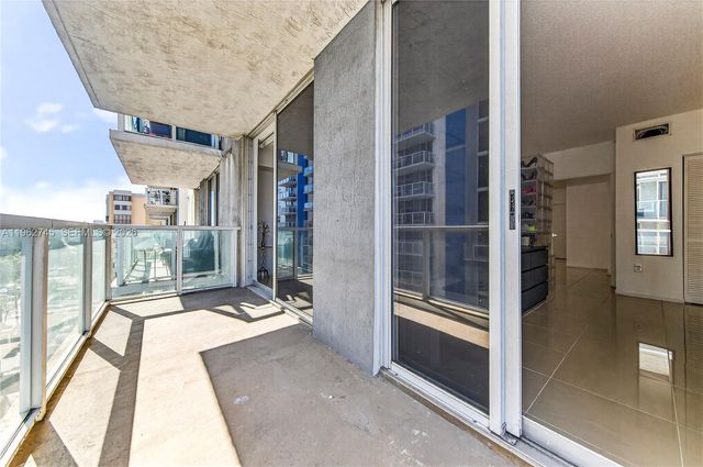 5091 NW 7th St 703, Miami, FL 33126