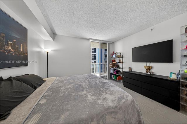 5091 NW 7th St 703, Miami, FL 33126