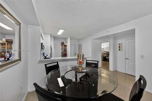 5091 NW 7th St 703, Miami, FL 33126