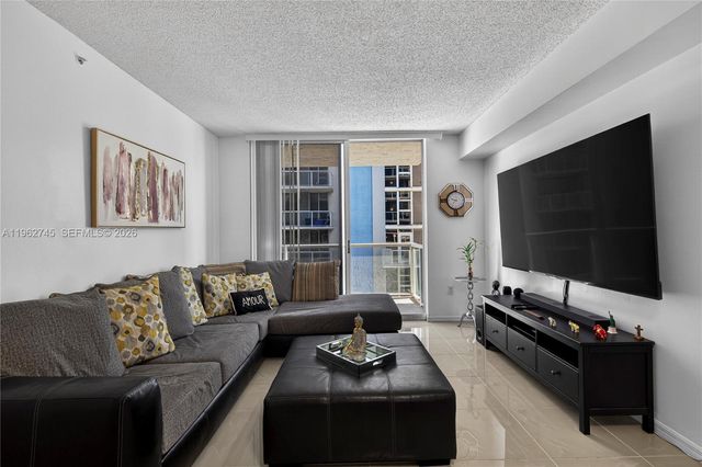 5091 NW 7th St 703, Miami, FL 33126