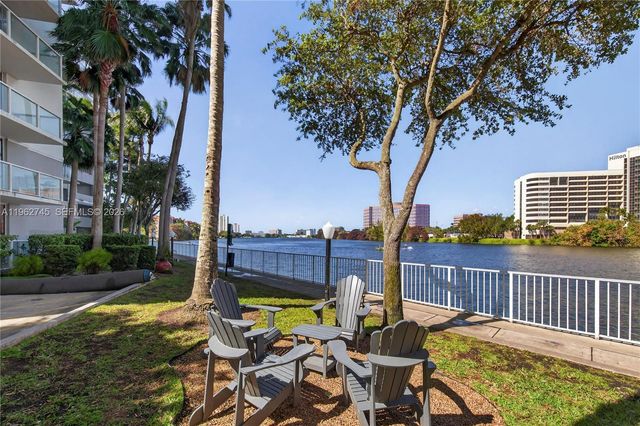 5091 NW 7th St 703, Miami, FL 33126