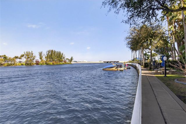 5091 NW 7th St 703, Miami, FL 33126