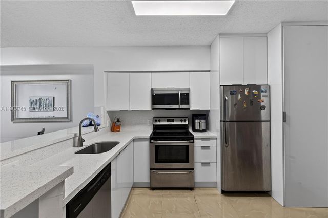 5091 NW 7th St 703, Miami, FL 33126