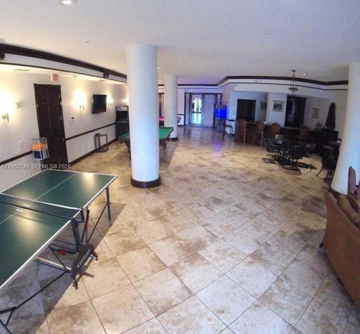 5091 NW 7th St 703, Miami, FL 33126