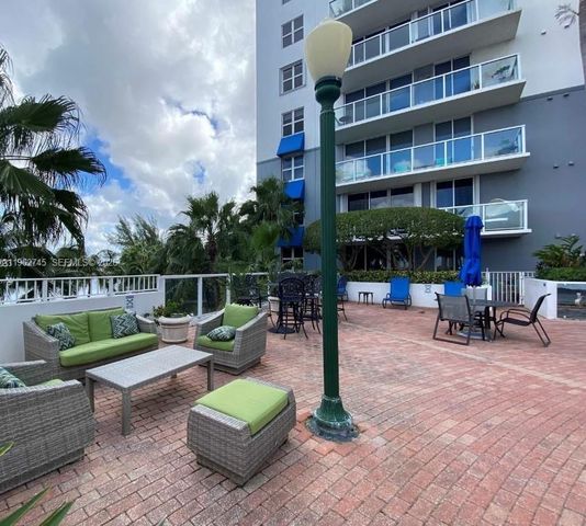 5091 NW 7th St 703, Miami, FL 33126