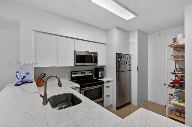 5091 NW 7th St 703, Miami, FL 33126