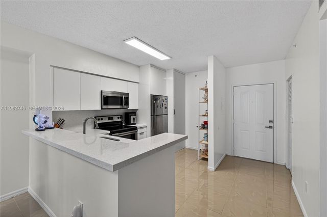 5091 NW 7th St 703, Miami, FL 33126