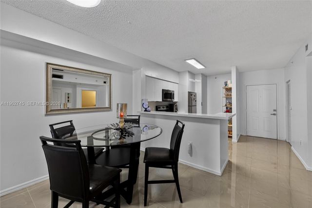 5091 NW 7th St 703, Miami, FL 33126