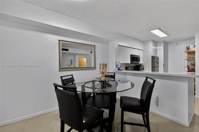 5091 NW 7th St 703, Miami, FL 33126