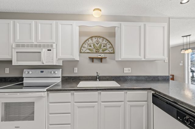 1055 68th Street 1, West Des Moines, IA 50266