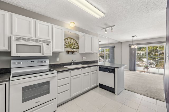 1055 68th Street 1, West Des Moines, IA 50266