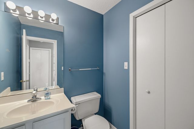 1055 68th Street 1, West Des Moines, IA 50266