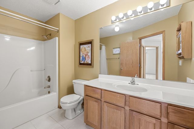 1055 68th Street 1, West Des Moines, IA 50266