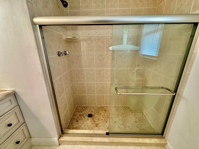 3661 Via Poinciana 615, Lake Worth, FL 33467