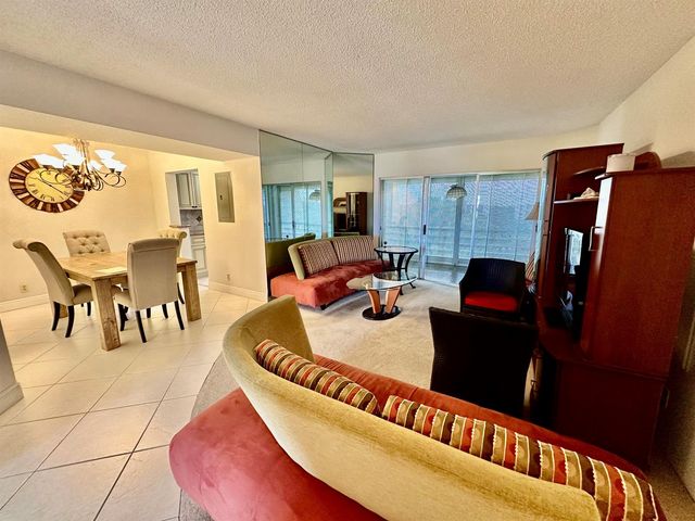 3661 Via Poinciana 615, Lake Worth, FL 33467
