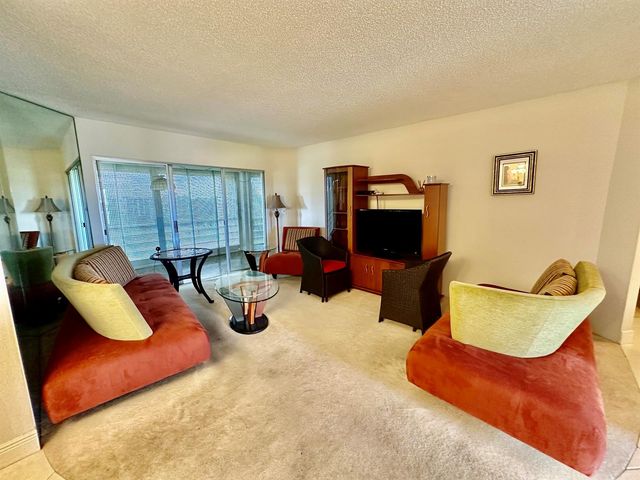 3661 Via Poinciana 615, Lake Worth, FL 33467