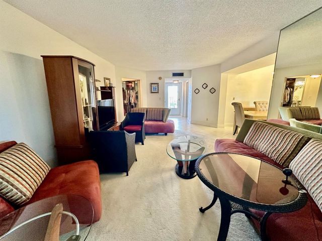 3661 Via Poinciana 615, Lake Worth, FL 33467