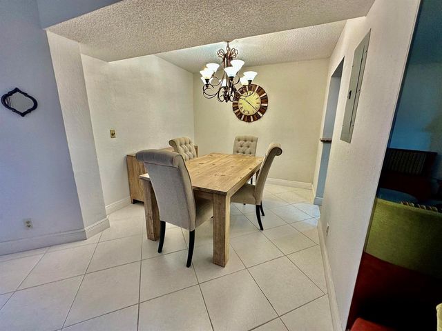3661 Via Poinciana 615, Lake Worth, FL 33467