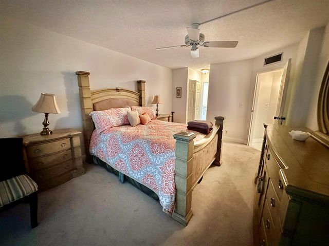 3661 Via Poinciana 615, Lake Worth, FL 33467