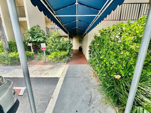 3661 Via Poinciana 615, Lake Worth, FL 33467