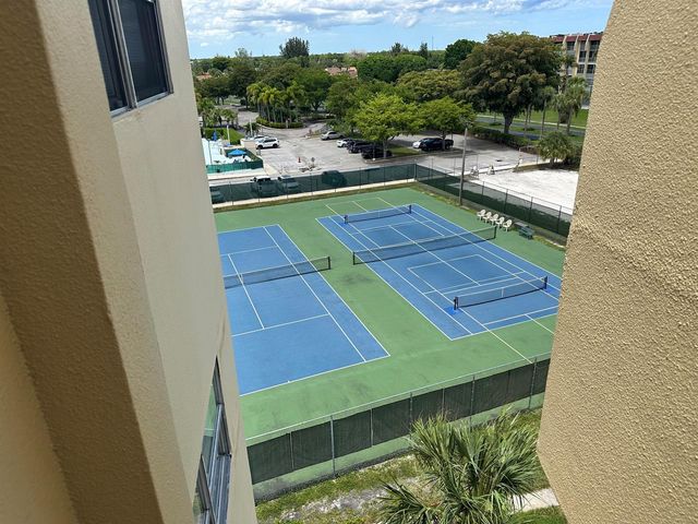 3661 Via Poinciana 615, Lake Worth, FL 33467