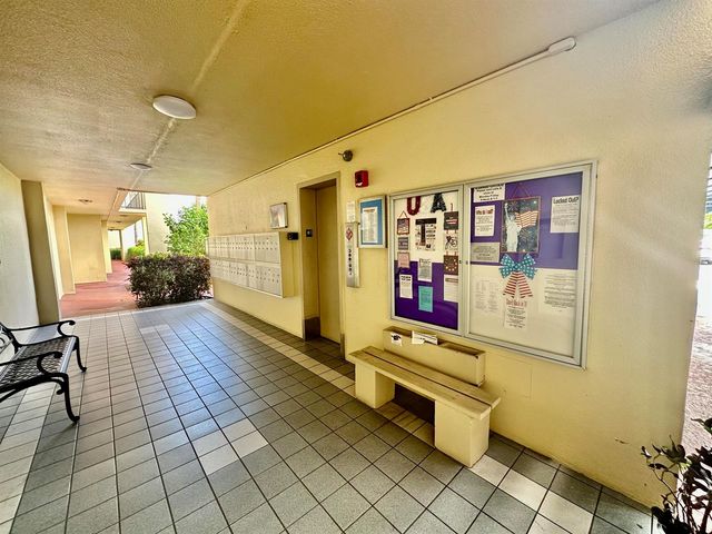3661 Via Poinciana 615, Lake Worth, FL 33467