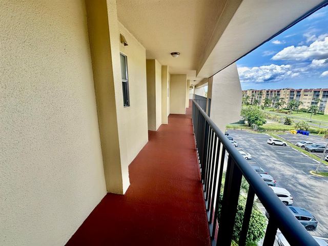 3661 Via Poinciana 615, Lake Worth, FL 33467