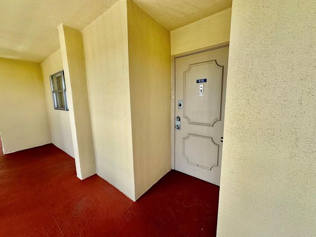 3661 Via Poinciana 615, Lake Worth, FL 33467