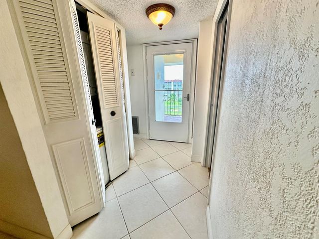 3661 Via Poinciana 615, Lake Worth, FL 33467