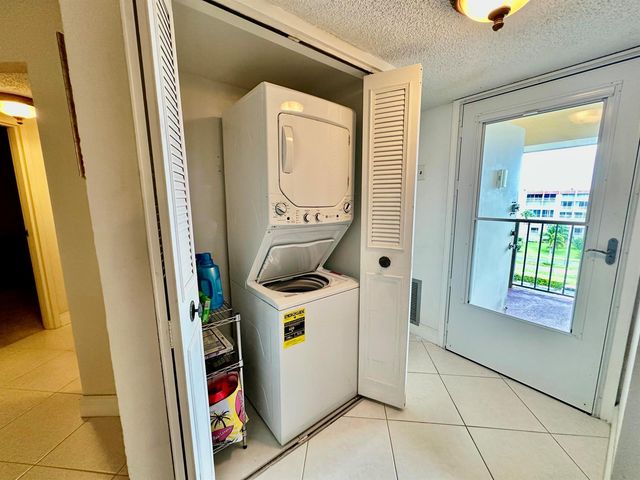 3661 Via Poinciana 615, Lake Worth, FL 33467