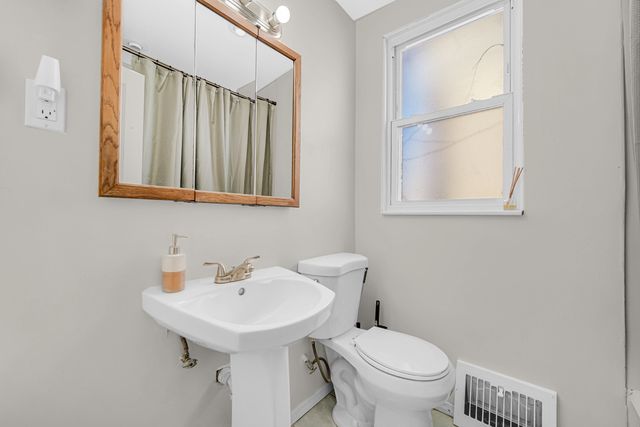 8940 S Emerald Avenue, Chicago, IL 60620