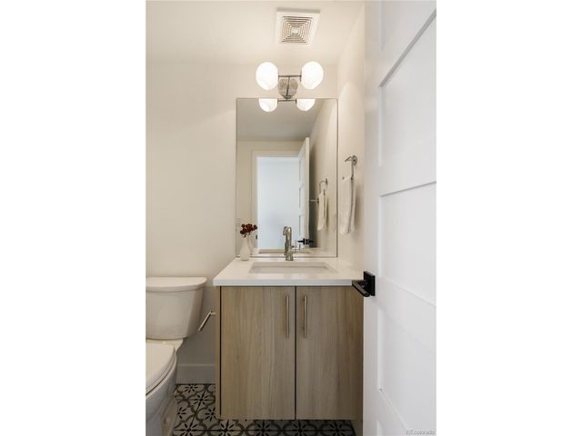 2240 S Lincoln St, Denver, CO 80210