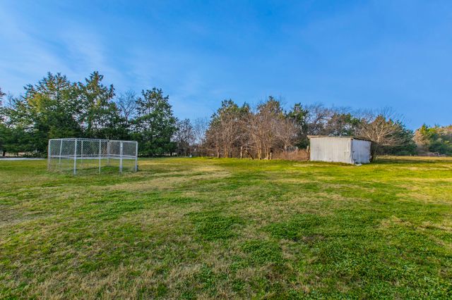 4606 Oak Grove Road, Ennis, TX 75119