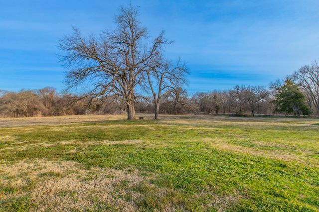 4606 Oak Grove Road, Ennis, TX 75119