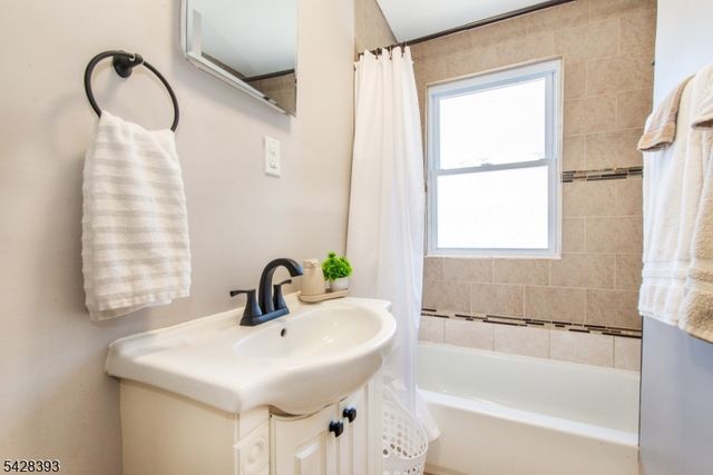 222 William St, East Orange City, NJ 07017